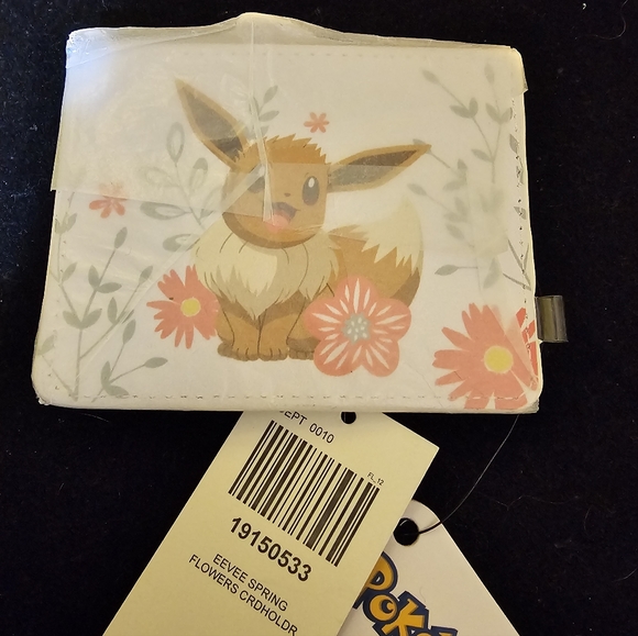 Loungefly Pokémon Eevee Spring Flowers Cardholder Wallet - Picture 6 of 7